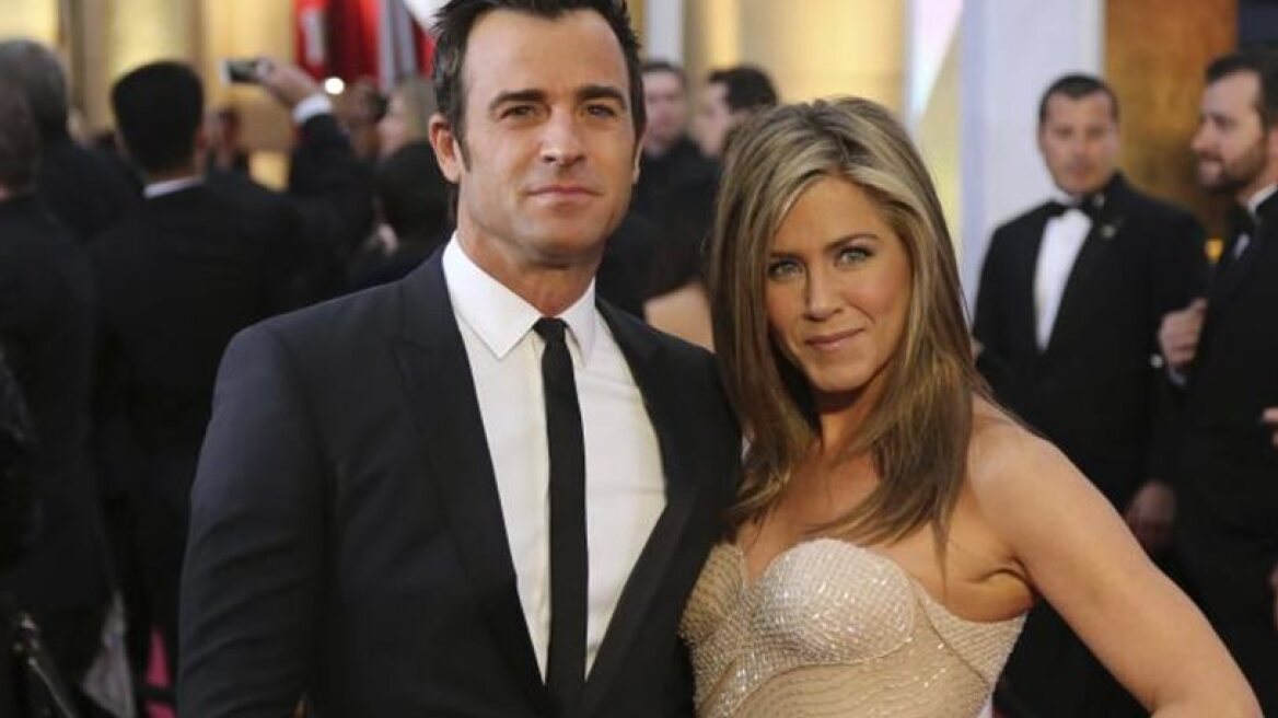 Jennifer Aniston is expecting twins